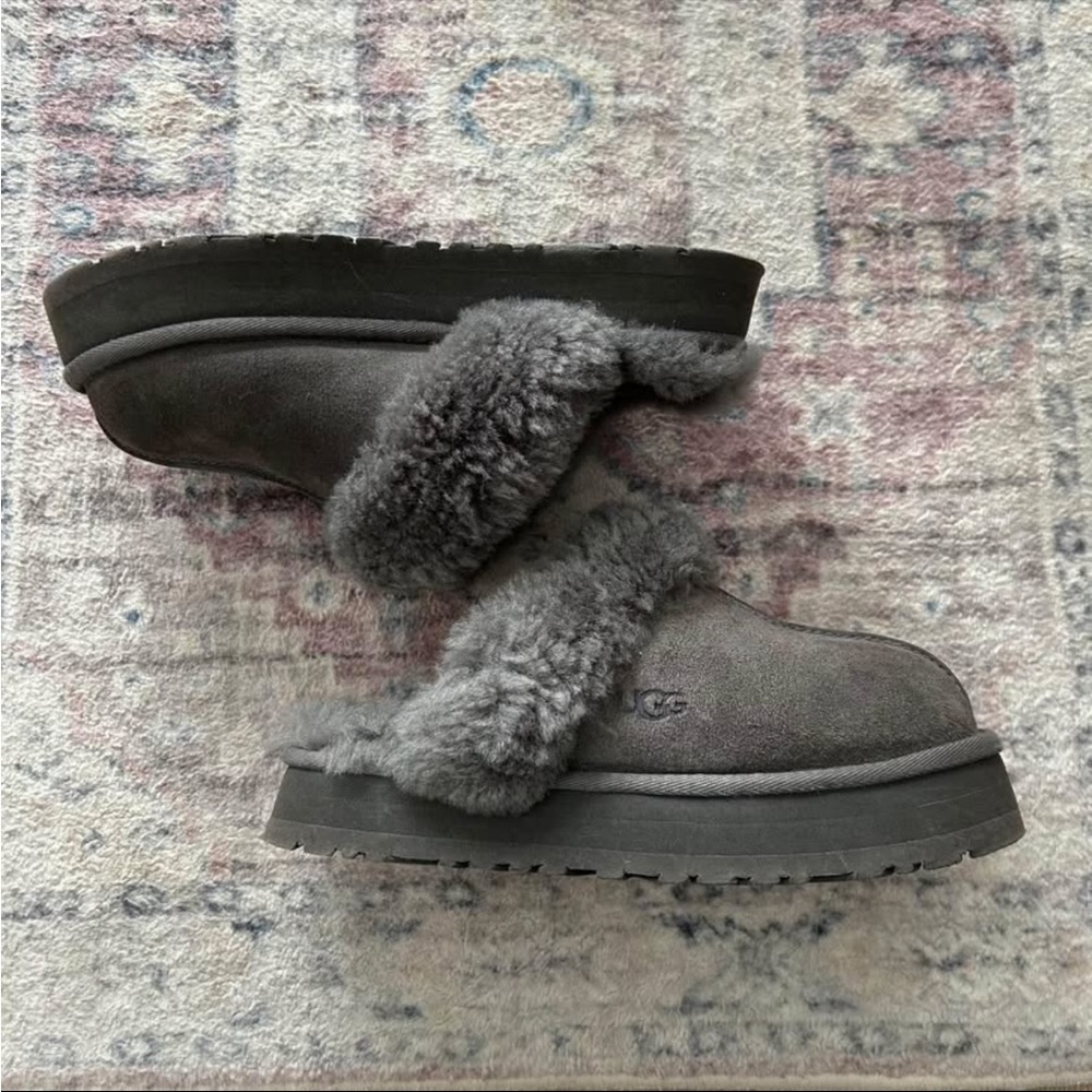 UGG || Disquette Platform Slip Ons